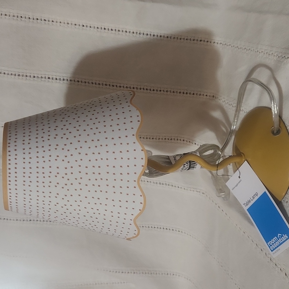 Room Essentials Table Lamp - Picture 3 of 16